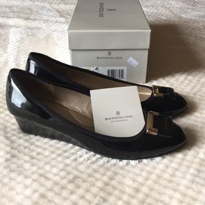 Bandolino Black patent leather wedge dress shoes